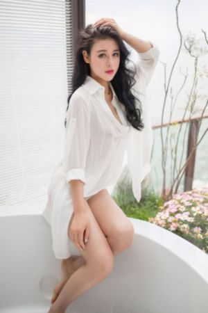 美女熟睡被迷晕扒开衣服_BD英语在线观看